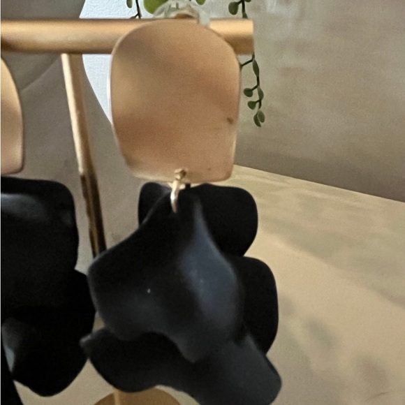 Statement Earrings Black & Gold - Picture 2 of 3